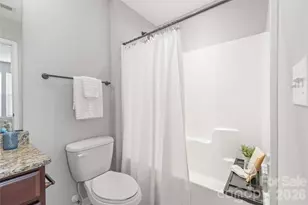 241 N Irwin Ave, Charlotte, NC 28202 - Photo 16