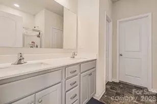 7125 Maple Run Cir, Charlotte, NC 28215 - Photo 12