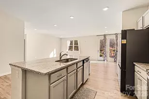 7125 Maple Run Cir, Charlotte, NC 28215 - Photo 6