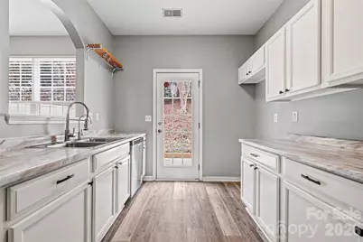 7611 Abigail Glen Drive, Charlotte, NC 28212 - Photo 12