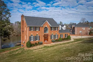 46 Mariners Point Ln, Hickory, NC 28601 - Photo 1
