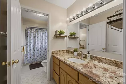 46 Mariners Point Lane, Hickory, NC 28601 - Photo 32