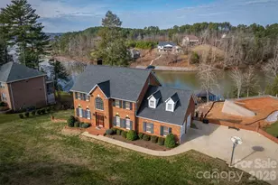 46 Mariners Point Ln, Hickory, NC 28601 - Photo 2