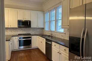 711 E 9th St, Charlotte, NC 28202 - Photo 2