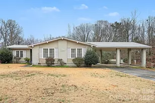 4206 Tipperary Pl, Charlotte, NC 28215 - Photo 2