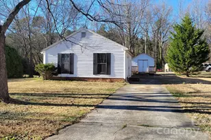 7037 Ravenglass Ln, Mint Hill, NC 28227 - Photo 2