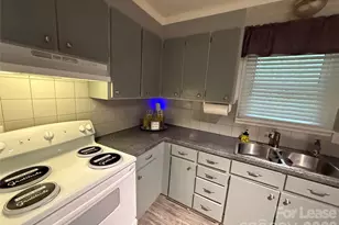 6832 Delta Lake Dr, Charlotte, NC 28215 - Photo 10