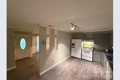 6832 Delta Lake Drive, Charlotte, NC 28215 - Photo 12