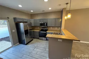 422 Delta Dr, Fort Mill, SC 29715 - Photo 4