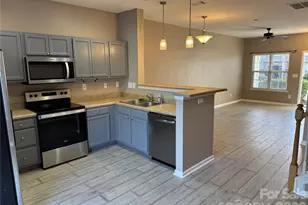 422 Delta Dr, Fort Mill, SC 29715 - Photo 2