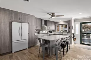 321 Britton Creek Dr, Hendersonville, NC 28791 - Photo 4