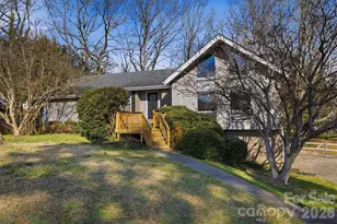 1750 10th St Ct NW, Hickory, NC 28601 - Photo 2