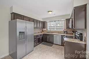 9500 Kent Village Dr, Charlotte, NC 28269 - Photo 22