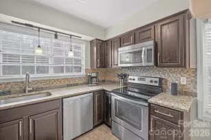 9500 Kent Village Dr, Charlotte, NC 28269 - Photo 18