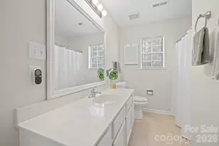 9500 Kent Village Dr, Charlotte, NC 28269 - Photo 32