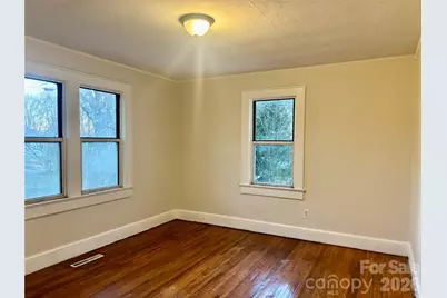 2145 14th Avenue SW, Hickory, NC 28602 - Photo 8