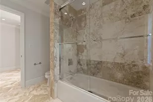 4231 Fox Brook Ln, Charlotte, NC 28211 - Photo 32