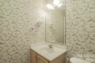 8214 Braids Bend Ct, Charlotte, NC 28269 - Photo 12