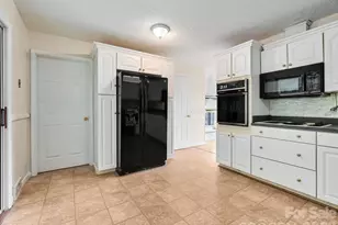651 Case Cove Rd, Candler, NC 28715 - Photo 10