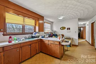 1231 2nd St SE, Hickory, NC 28602 - Photo 14