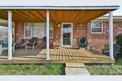 1231 2nd Street SE, Hickory, NC 28602 - Photo 2