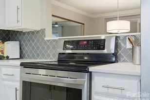 8344 Knights Bridge Rd, Charlotte, NC 28210 - Photo 6