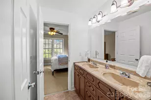 16532 Flintrock Falls Ln, Charlotte, NC 28278 - Photo 32