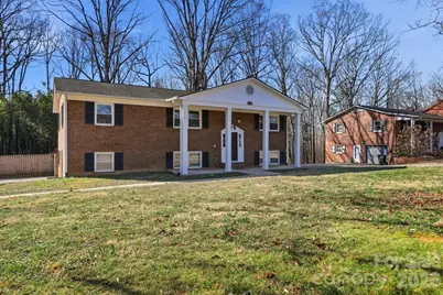 1230 18th Avenue NE, Hickory, NC 28601 - Photo 2