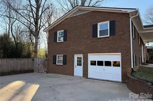 1230 18th Ave NE, Hickory, NC 28601 - Photo 4