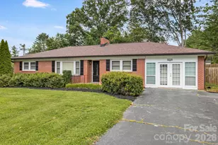 3226 Charlyne Dr, Hendersonville, NC 28792 - Photo 2