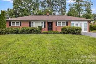 3226 Charlyne Dr, Hendersonville, NC 28792 - Photo 1