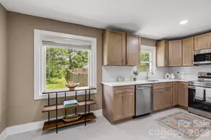 3226 Charlyne Dr, Hendersonville, NC 28792 - Photo 8