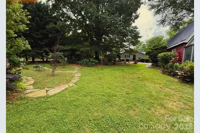 2333 Lakeview Circle, Matthews, NC 28105 - Photo 8