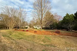 2333 Lakeview Cir, Matthews, NC 28105 - Photo 4