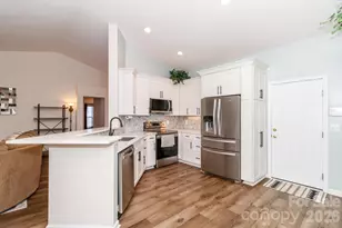 6425 Tunston Ln, Charlotte, NC 28269 - Photo 12