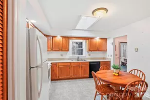 465 Mountain Laurel Dr, Columbus, NC 28722 - Photo 6