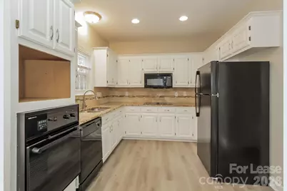 9101 Brightleaf Place, Charlotte, NC 28269 - Photo 8