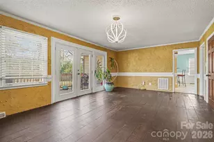 7144 Chapparall Ln, Charlotte, NC 28215 - Photo 6