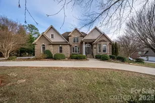 2301 Willow Creek Dr, Newton, NC 28658 - Photo 2