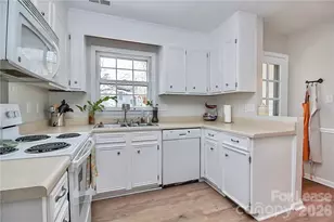 8729 Timbercrest Cir, Charlotte, NC 28226 - Photo 14