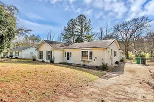 8729 Timbercrest Cir, Charlotte, NC 28226 - Photo 2