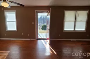 212 Old Dale Rd, Spruce Pine, NC 28777 - Photo 16