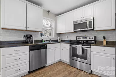 1055 19th Street NE, Hickory, NC 28601 - Photo 8