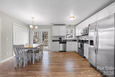 1055 19th Street NE, Hickory, NC 28601 - Photo 4