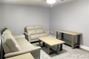 6226 Coach Hill Ln, Charlotte, NC 28212 - Photo 2