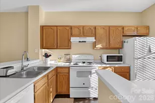 1049 Park West Dr, Charlotte, NC 28209 - Photo 4