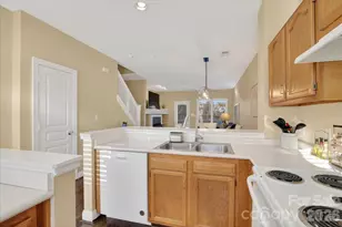 1049 Park West Dr, Charlotte, NC 28209 - Photo 6