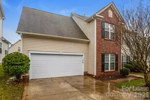 12013 Cheviott Hill Ln, Charlotte, NC 28213 - Photo 2