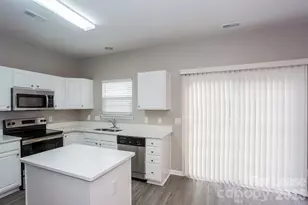 12013 Cheviott Hill Ln, Charlotte, NC 28213 - Photo 6