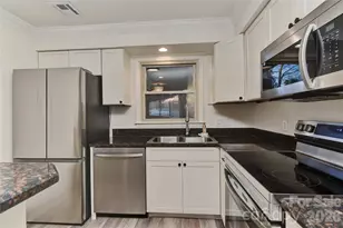 7332 Lake Front Dr, Charlotte, NC 28278 - Photo 4